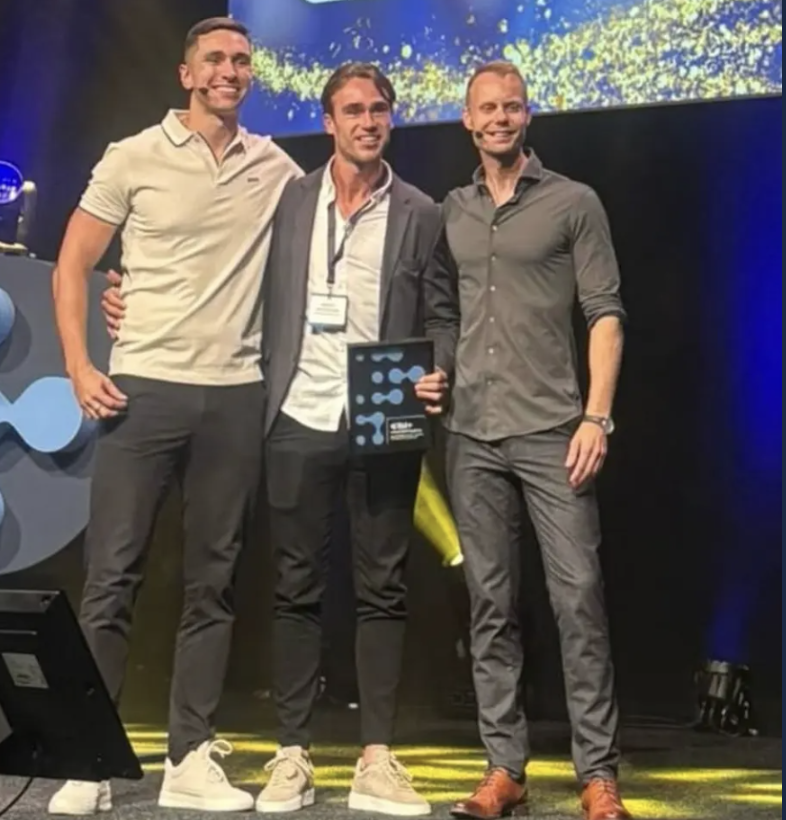 WhatsNext team ontvangt award