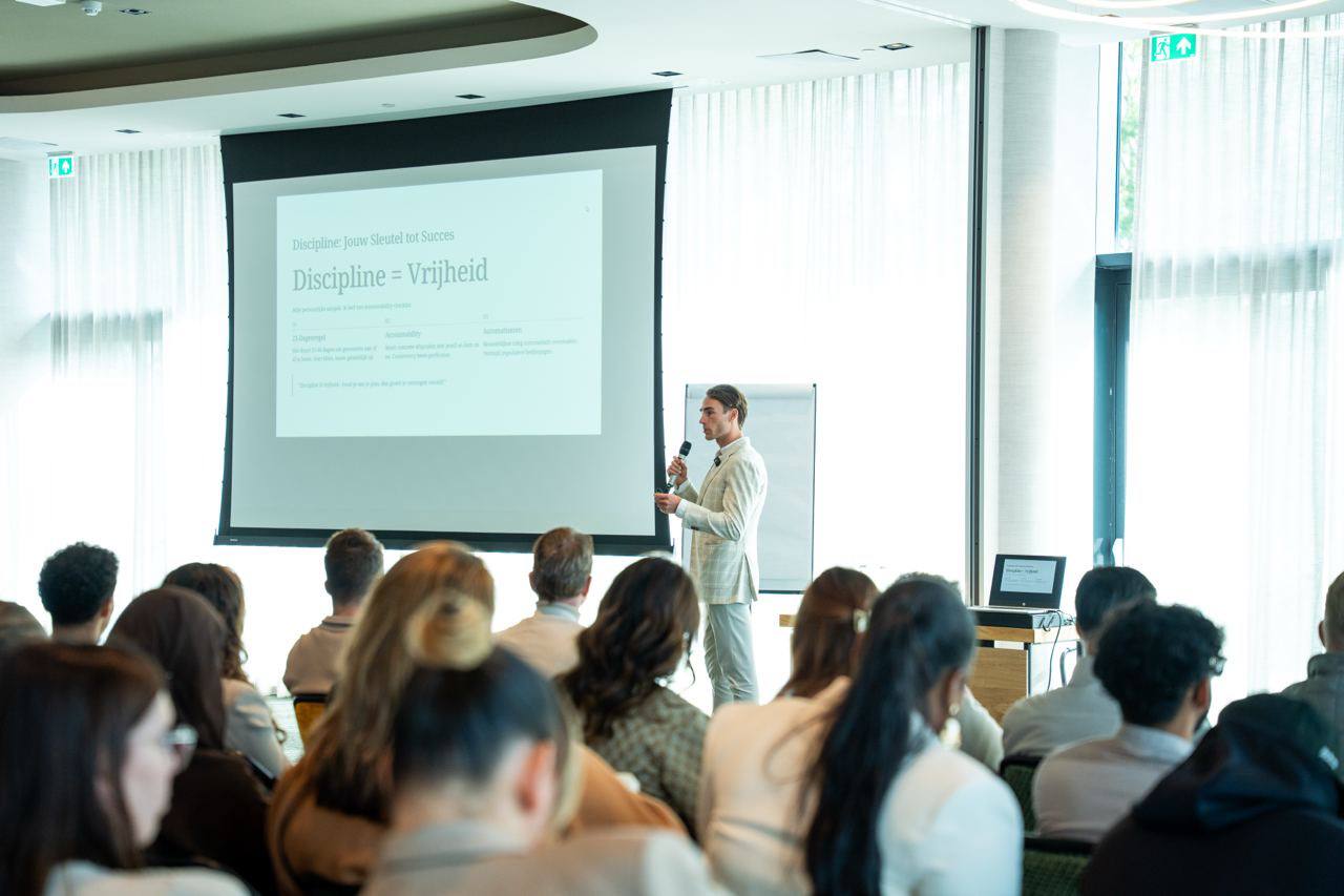 Rob geeft een presentatie over investeren